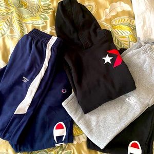 Boys sweatpants/joggers and hoodie Lot size XL.